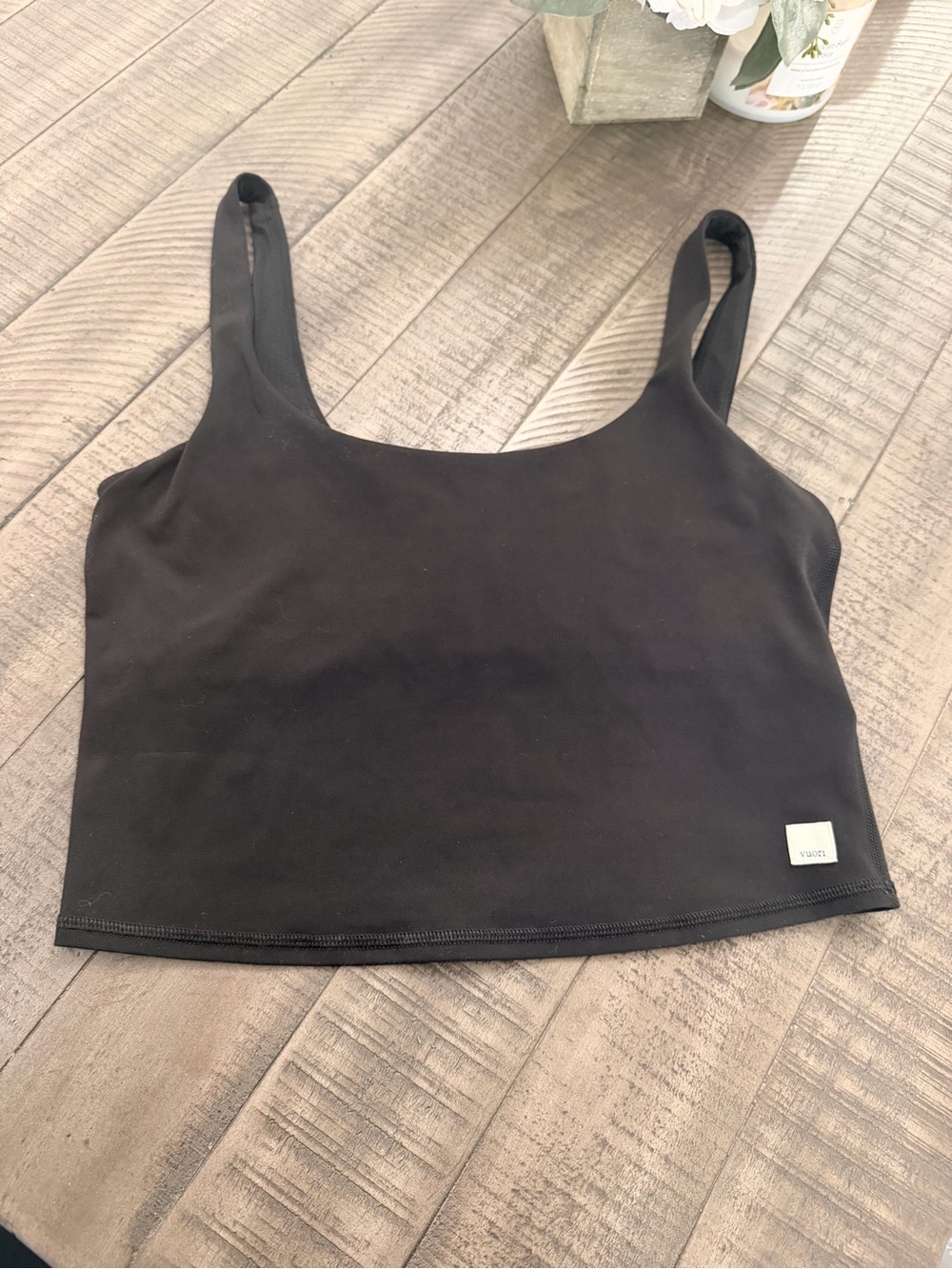 Vuori Black Scoop Neck Crop Tank